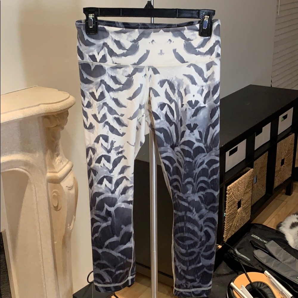 Lululemon wunder under in limited edition print!